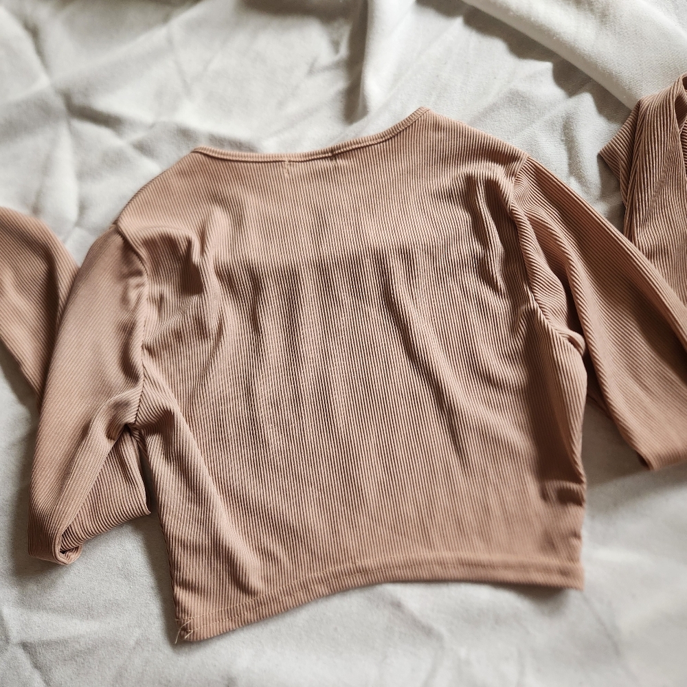 Boohoo Nude Ribbed Long Sleeve Crop Top S | Minimalist Neutral Fall Layer - Picture 4 of 4